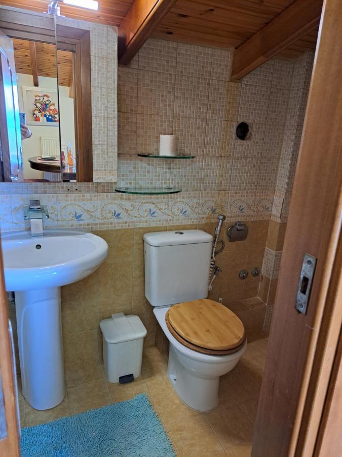 Attic Νέα Μουδανιά