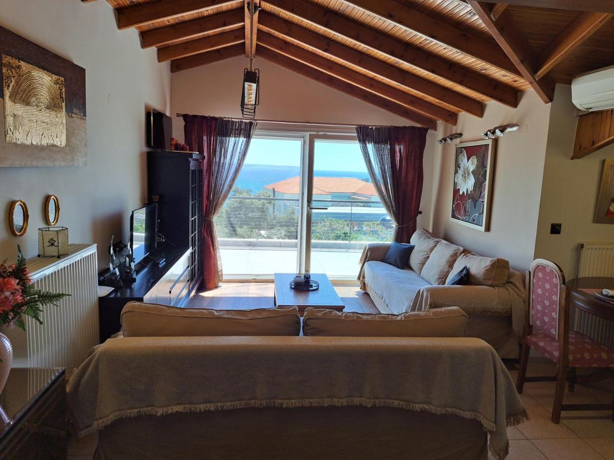 Attic Νέα Μουδανιά